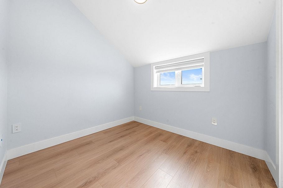 1548 E 41st Avenue Vancouver, BC - 34