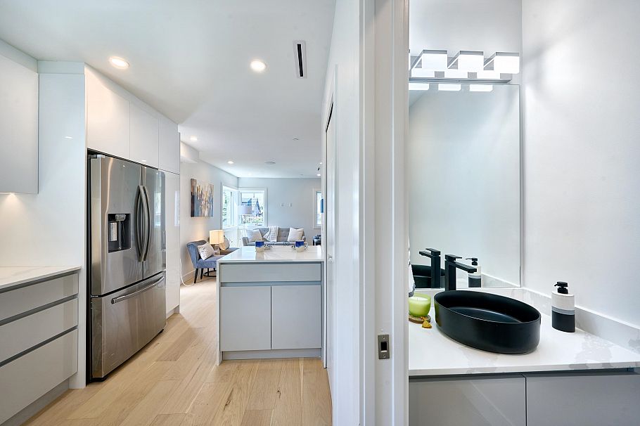 810 E 51st Avenue Vancouver, BC - 6