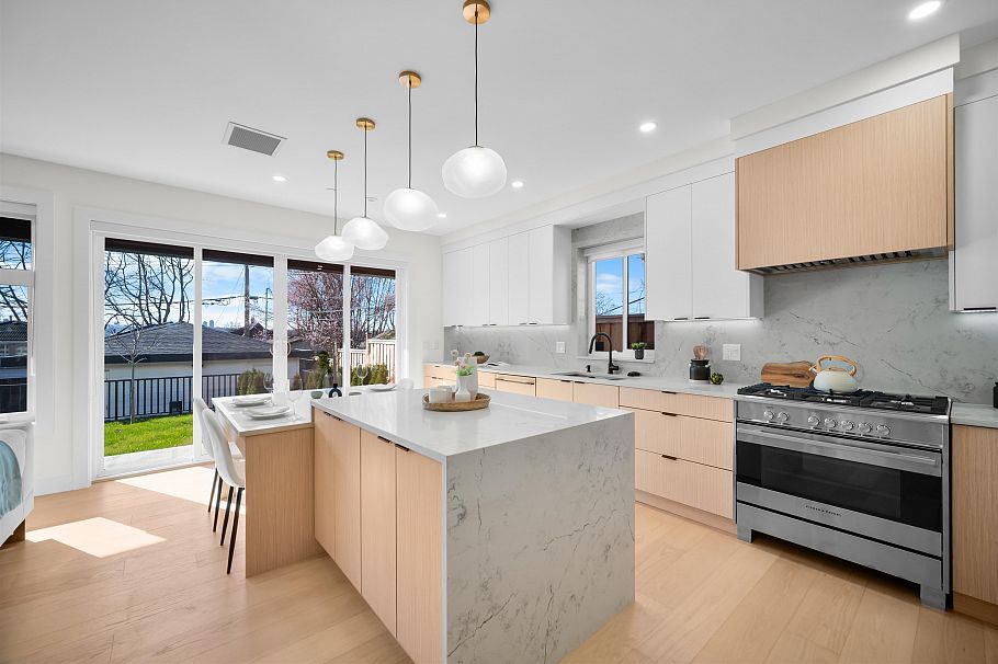 2 3576 E Pender Street Vancouver, BC - 11