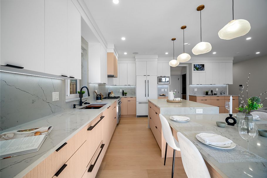 2 3576 E Pender Street Vancouver, BC - 9