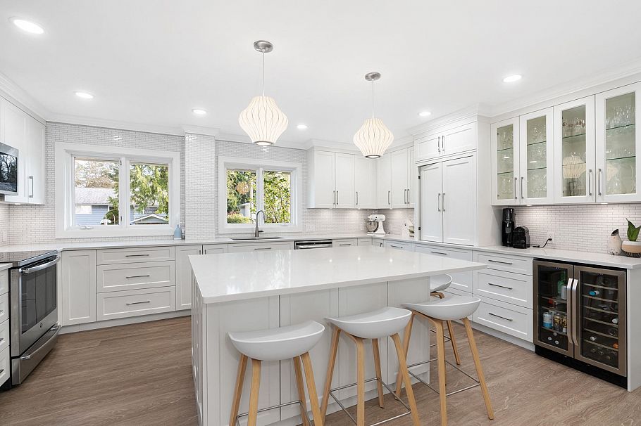 956 Belvista Crescent North Vancouver, BC - 14