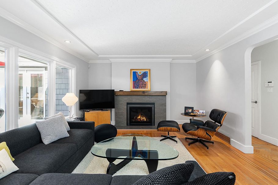 956 Belvista Crescent North Vancouver, BC - 3