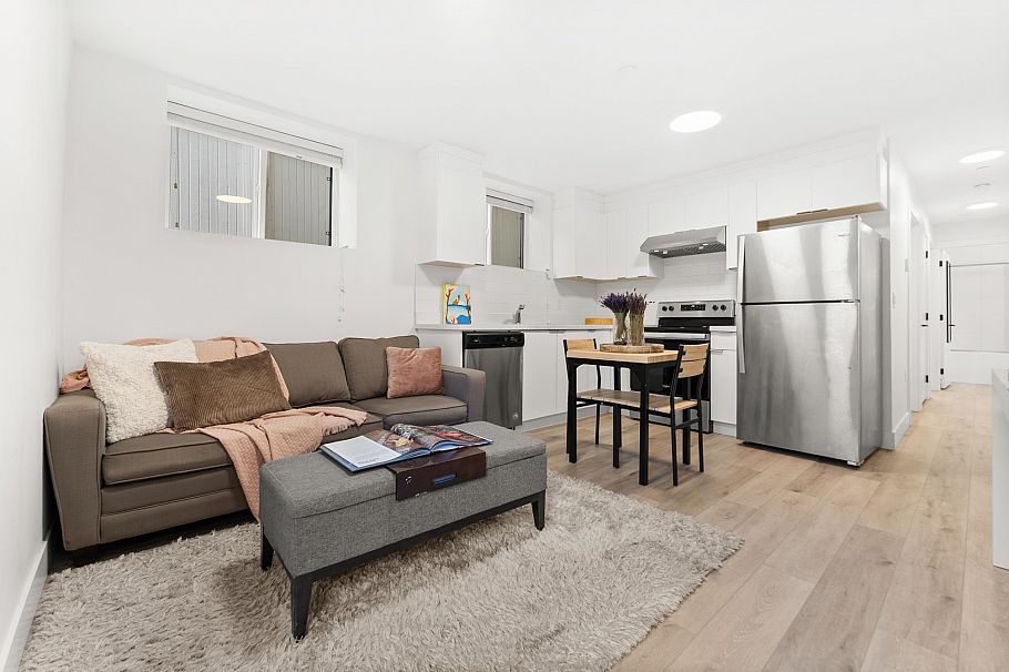 3123 W 16th Avenue Vancouver, BC - 34