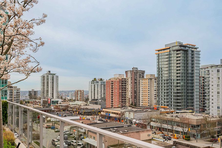 319 135 E 17th Street North Vancouver, BC - 38