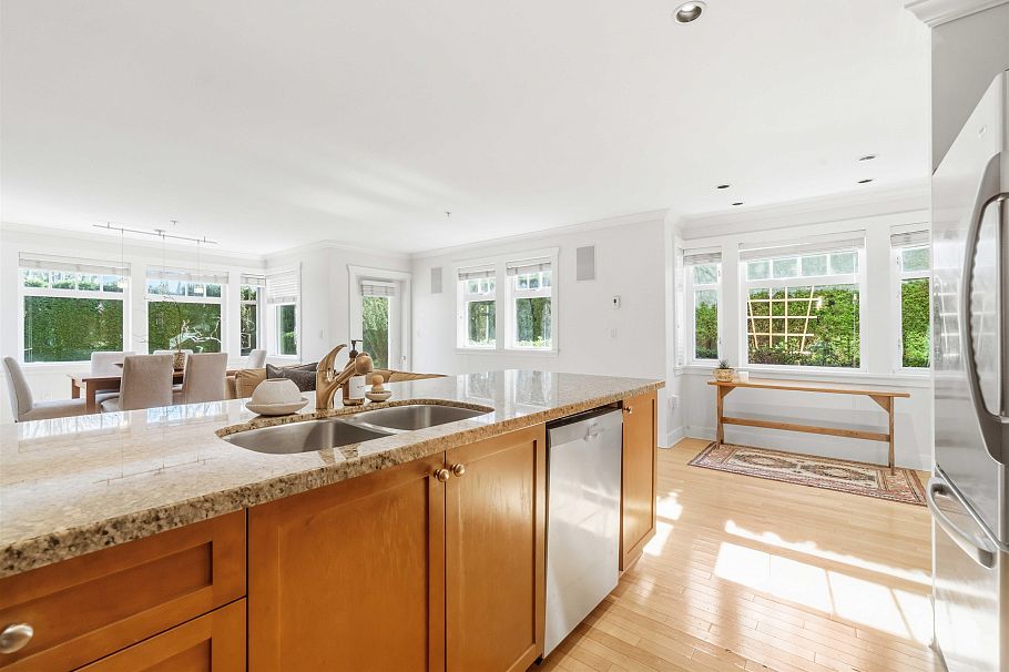 2420 Sasamat Street Vancouver, BC - 14