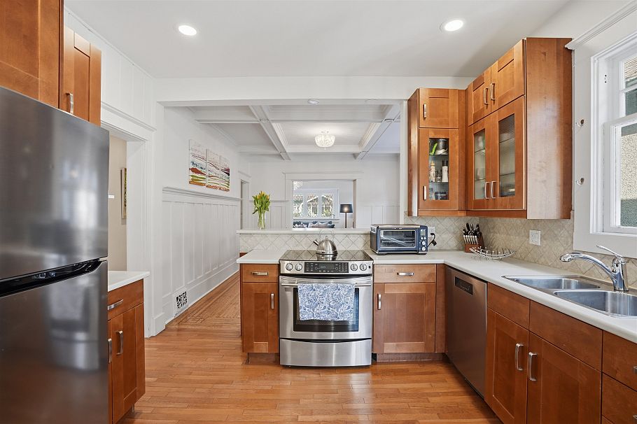 3350 W 3rd Avenue Vancouver, BC - 4