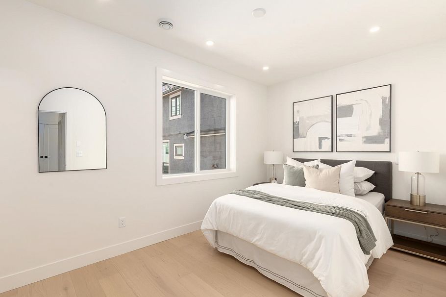 1 3506 E Pender Street Vancouver, BC - 20