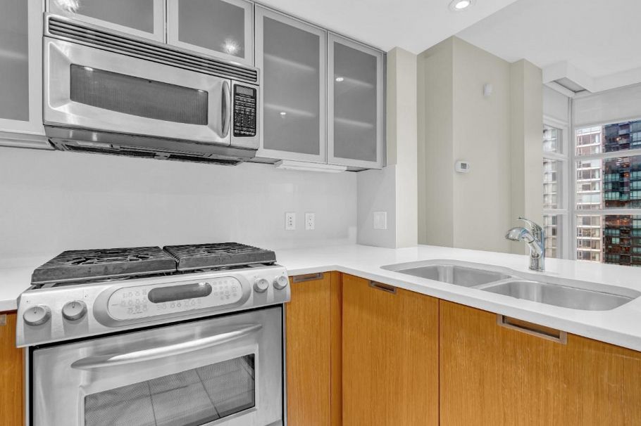 2305 1205 W Hastings Street Vancouver, BC - 20