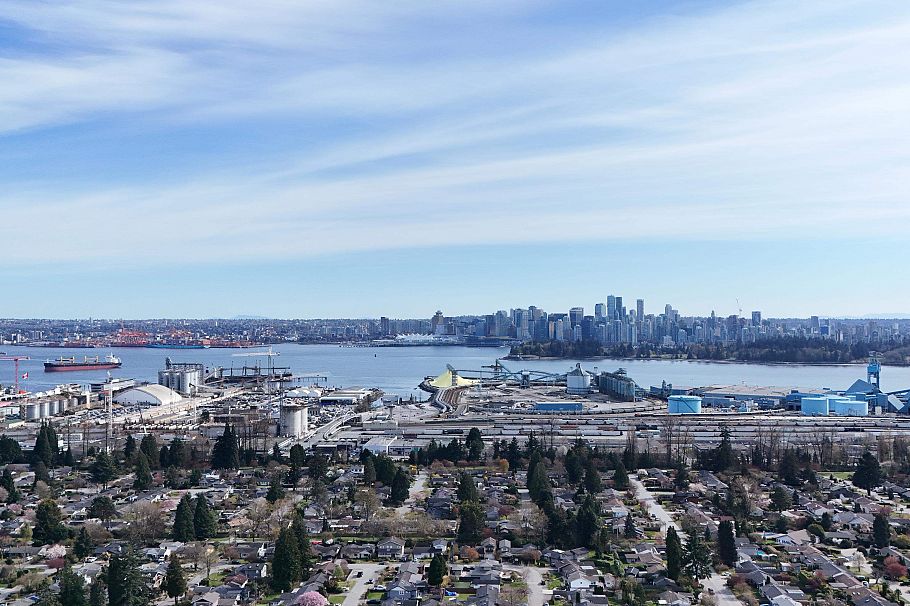 304 1528 Bowser Avenue North Vancouver, BC - 37