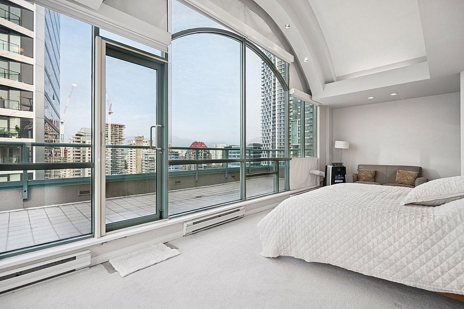 PH 3-4 1383 Howe Street Vancouver, BC - 16