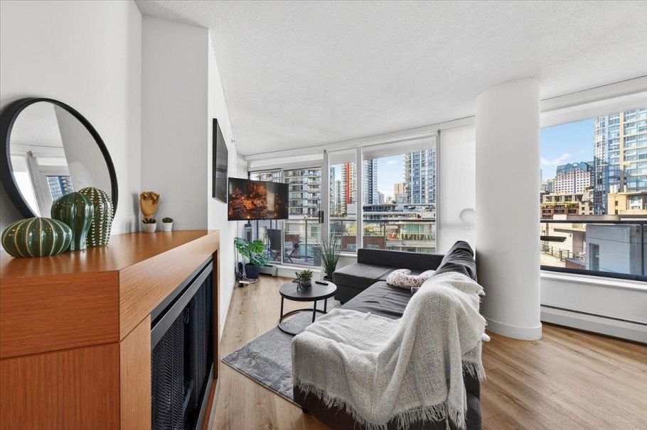 905 58 Keefer Place Vancouver, BC - 2