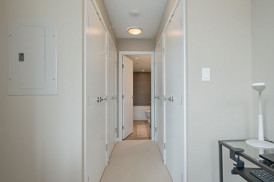 319 135 E 17th Street North Vancouver, BC - 20