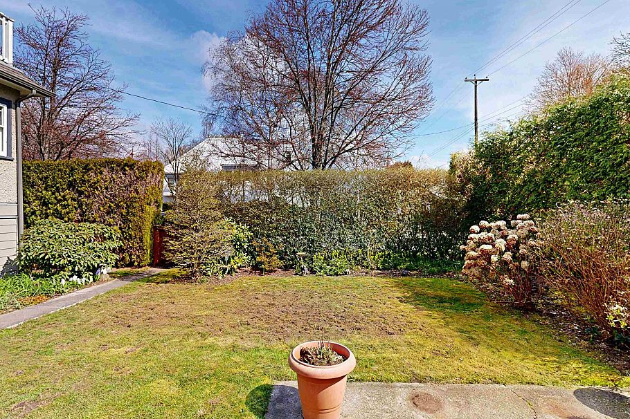 4402 W 12th Avenue Vancouver, BC - 19