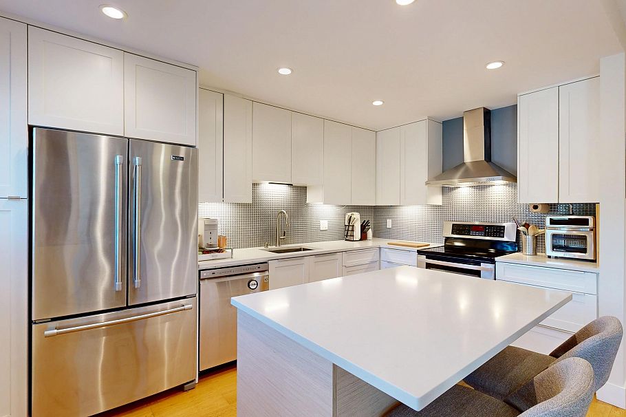 304 1528 Bowser Avenue North Vancouver, BC - 1