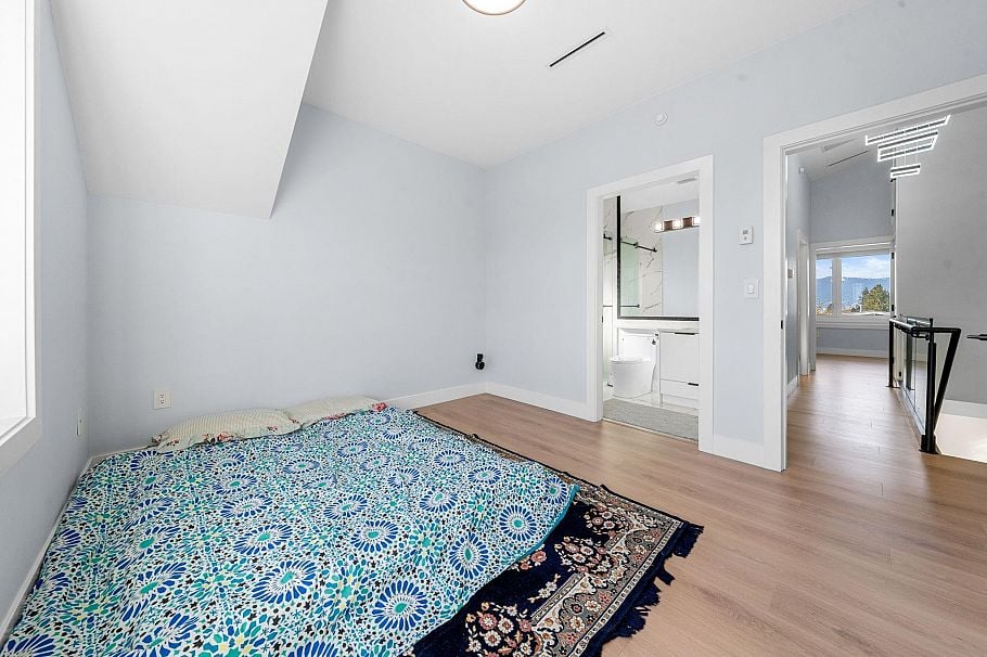 1548 E 41st Avenue Vancouver, BC - 31