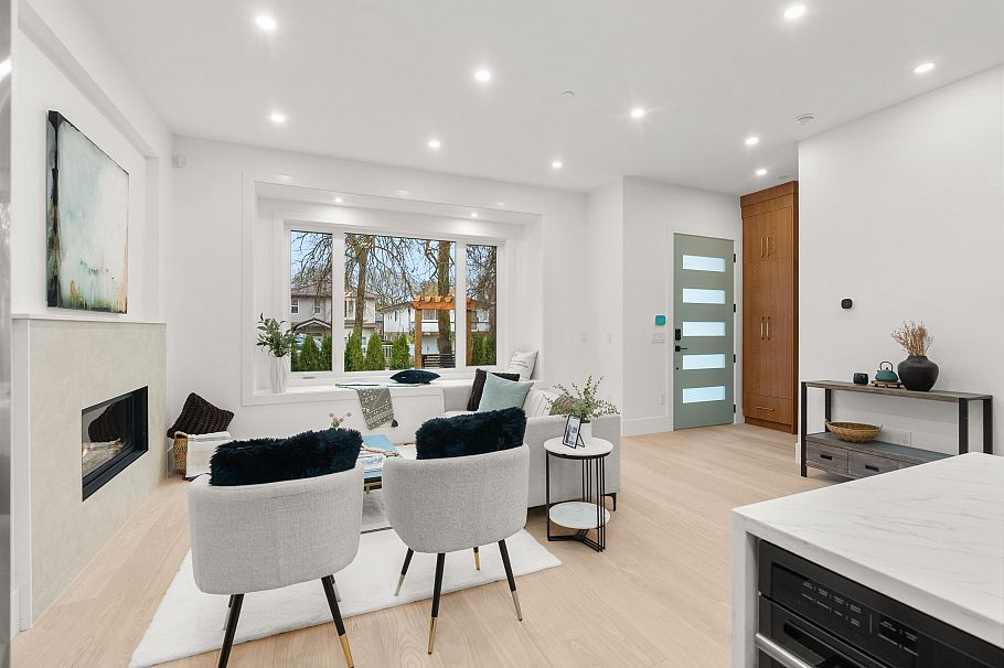 1 1822 E 14th Avenue Vancouver, BC - 2