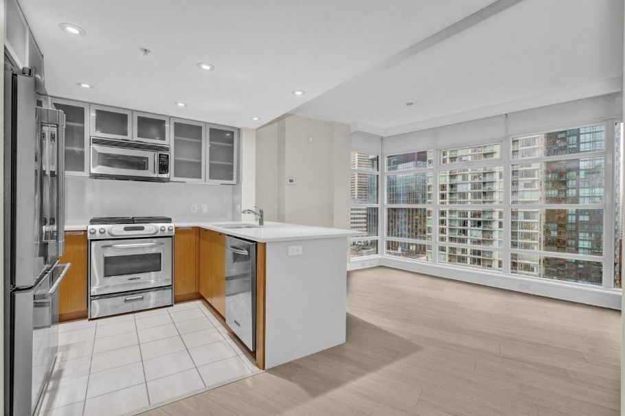 2305 1205 W Hastings Street Vancouver, BC - 11