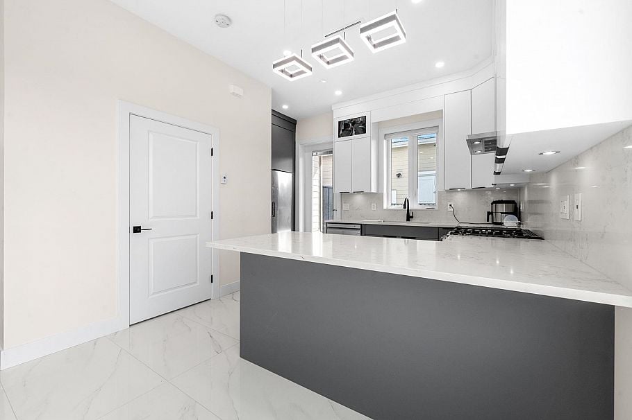 1548 E 41st Avenue Vancouver, BC - 24