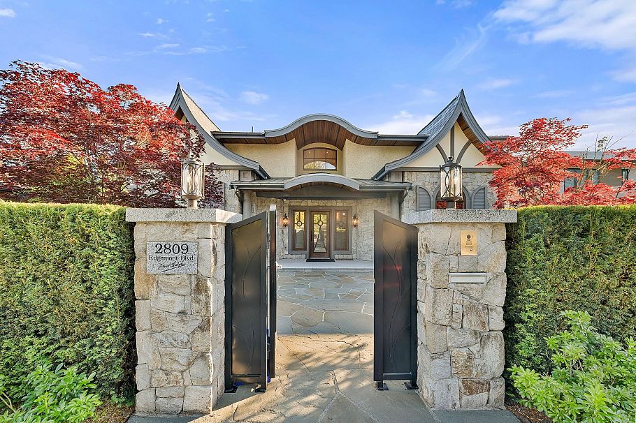 2809 Edgemont Boulevard North Vancouver, BC - 30