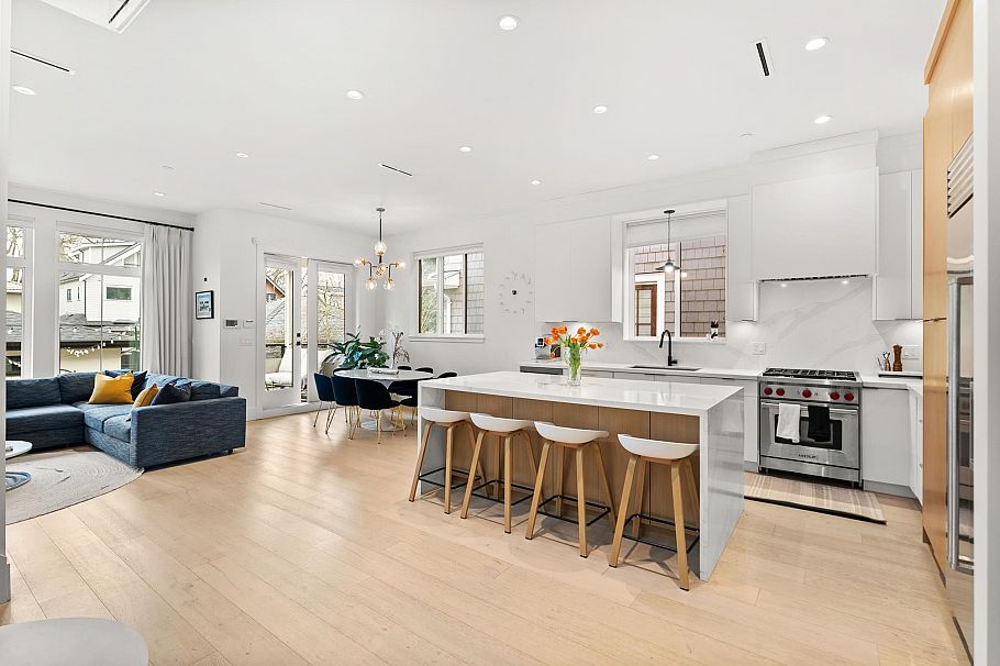 3123 W 16th Avenue Vancouver, BC - 3