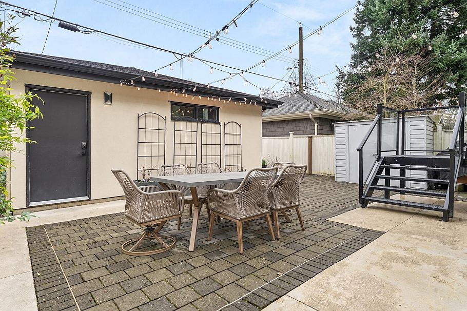 3123 W 16th Avenue Vancouver, BC - 37