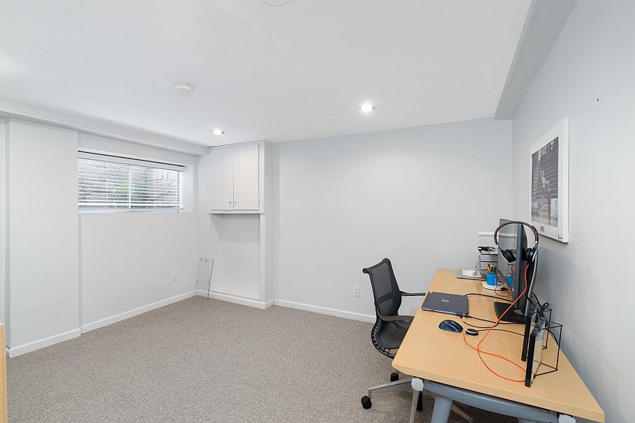 956 Belvista Crescent North Vancouver, BC - 27