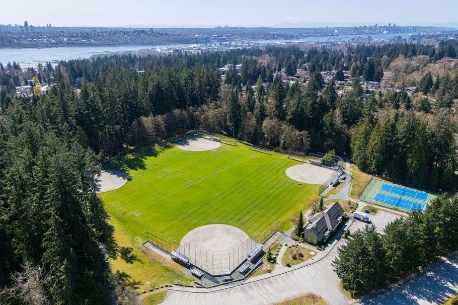 29 1550 Larkhall Crescent North Vancouver, BC - 38