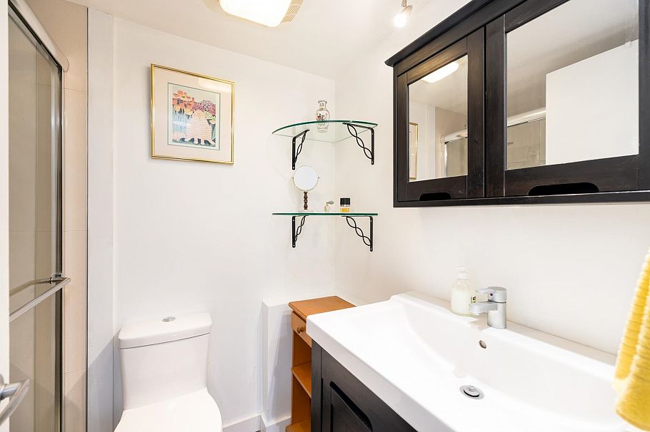 209 141 W 13th Street North Vancouver, BC - 16