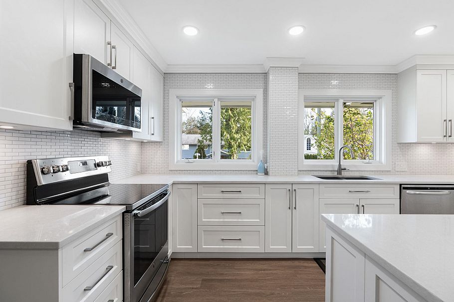 956 Belvista Crescent North Vancouver, BC - 15