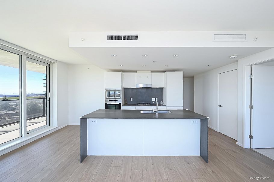 808 8555 Granville Street Vancouver, BC - 4