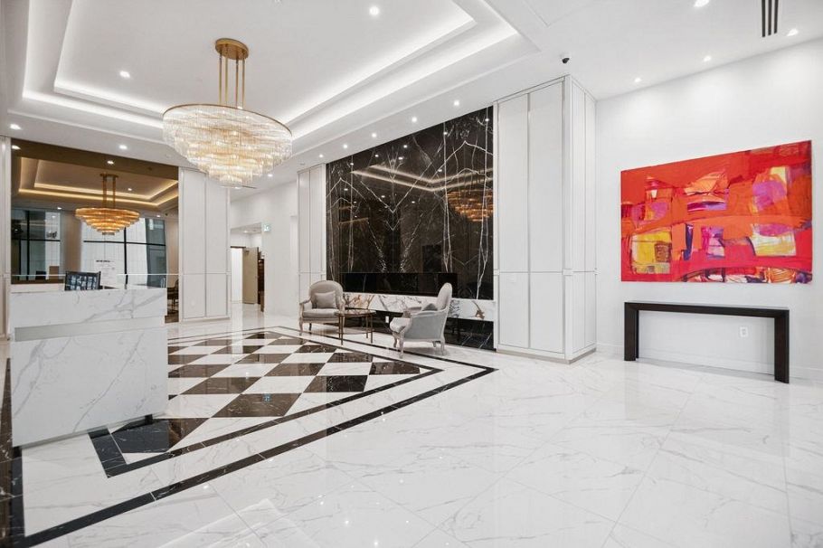 1004 135 E 13th Street North Vancouver, BC - 31