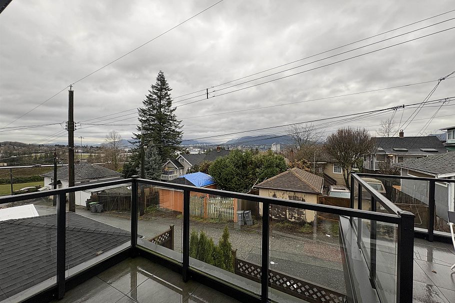 3429 Dundas Street Vancouver, BC - 9