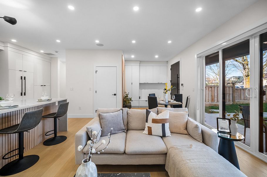 1 3576 E Pender Street Vancouver, BC - 3