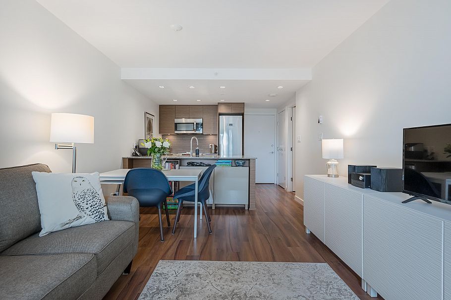 319 135 E 17th Street North Vancouver, BC - 16