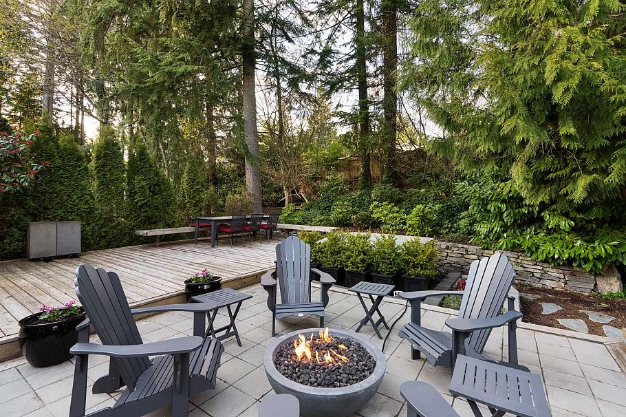 956 Belvista Crescent North Vancouver, BC - 30