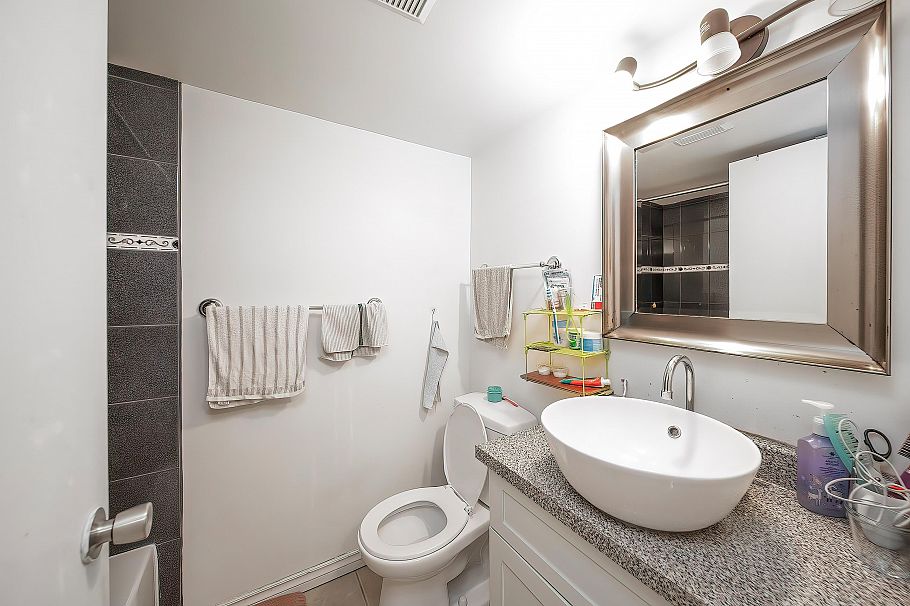 6866 Arlington Street Vancouver, BC - 15