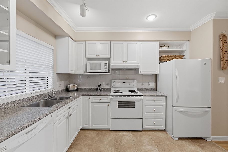 3428 W 7th Avenue Vancouver, BC - 19