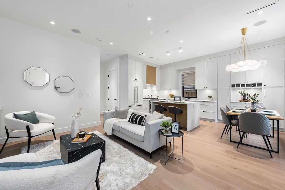 1 878 E 37 Avenue Vancouver, BC - 1