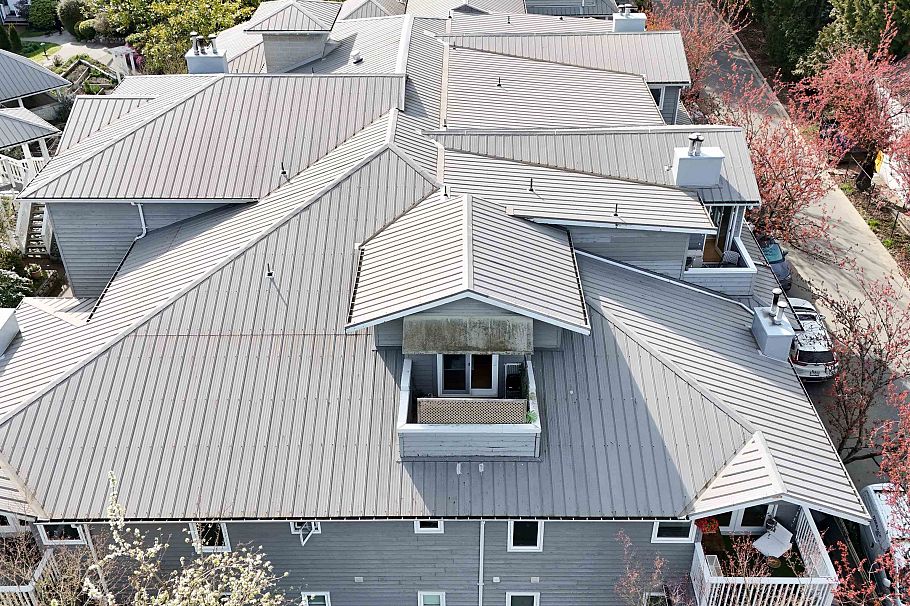 304 1528 Bowser Avenue North Vancouver, BC - 32