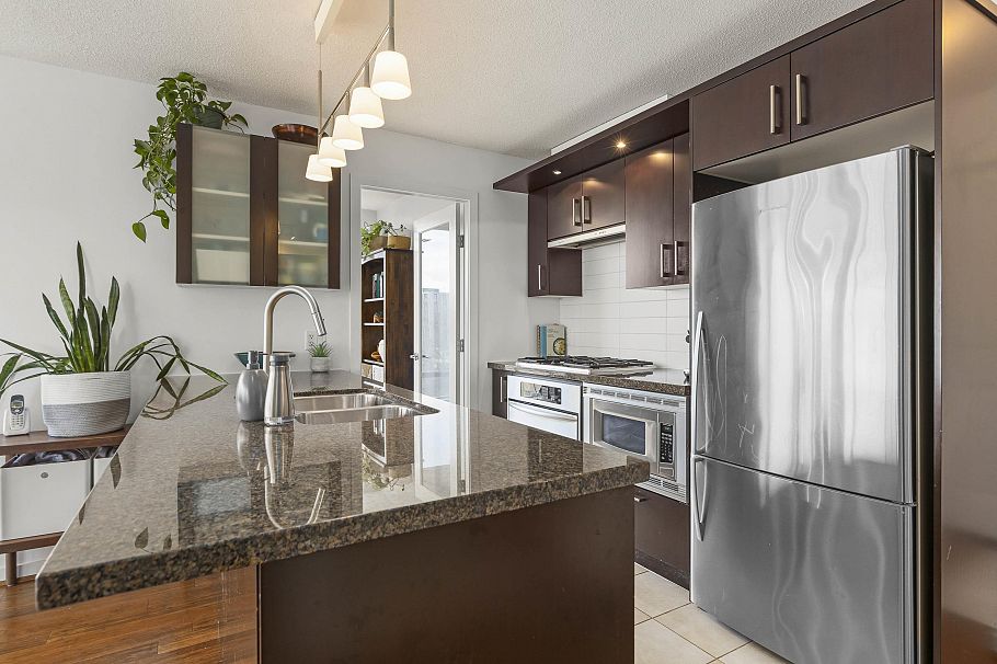 706 1650 W 7th Avenue Vancouver, BC - 18