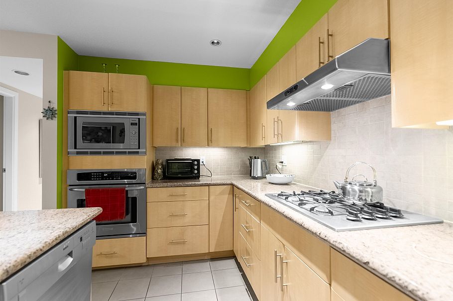 104 3750 Edgemont Boulevard North Vancouver, BC - 9