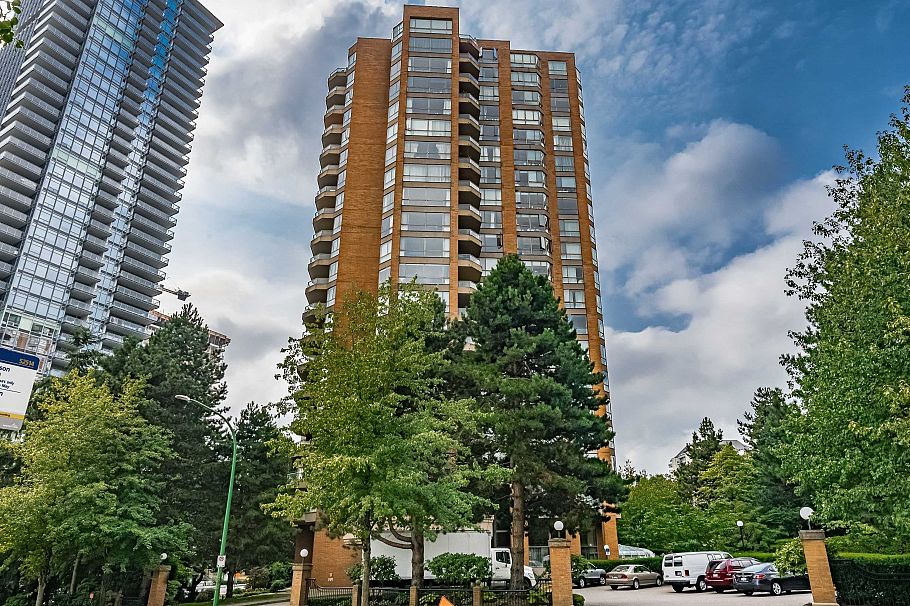 1106 4350 Beresford Street Burnaby, BC - 2