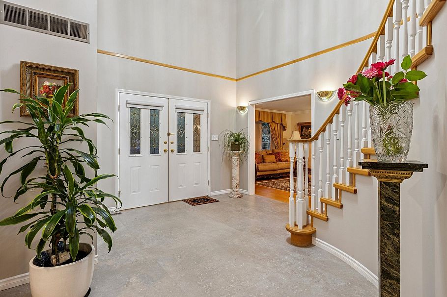 5707 Nancy Greene Way North Vancouver, BC - 5