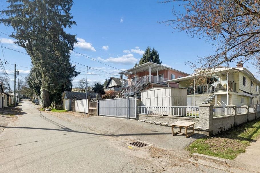 3708 Dumfries Street Vancouver, BC - 28