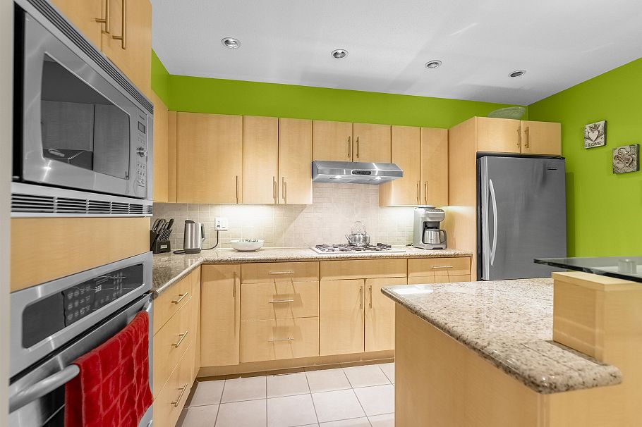 104 3750 Edgemont Boulevard North Vancouver, BC - 3