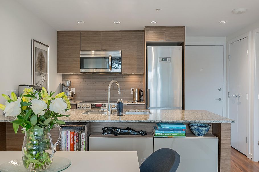 319 135 E 17th Street North Vancouver, BC - 6