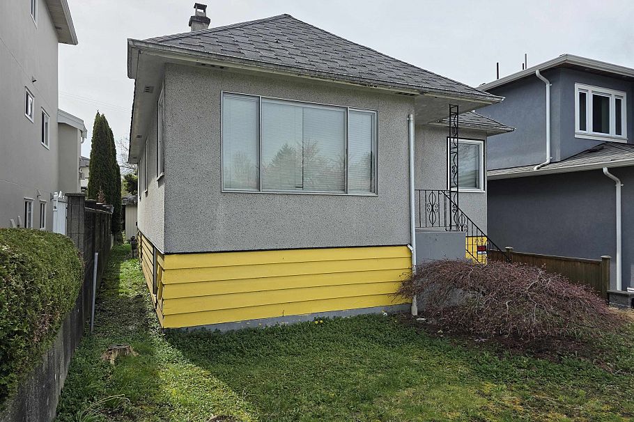 2530 7th Avenue Vancouver, BC - 4