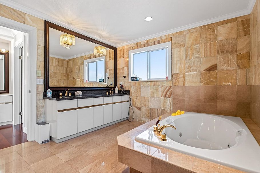 1369 W 55th Avenue Vancouver, BC - 17