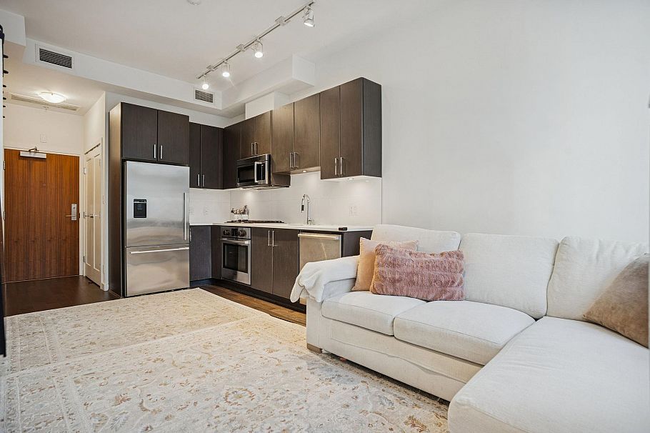 62 W 1st Avenue Vancouver, BC - 5