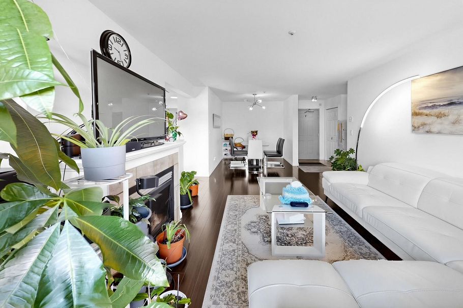 PH05 223 Mountain Highway North Vancouver, BC - 11